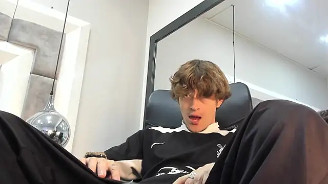 Snapshot of AnthonyAlso chatting on October 10, 2025, 8:08 pm AnthonyAlso online show from October 10, 2025, 8:08 pm