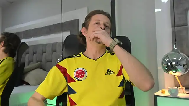 Snapshot of AnthonyAlso chatting on November 4, 2025, 9:03 pm AnthonyAlso online show from November 4, 2025, 9:03 pm