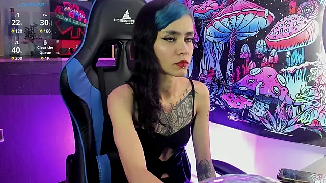 SophieRios online show from April 7, 2026, 8:42 pm