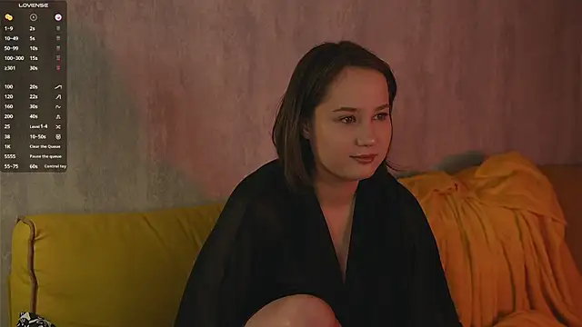 LissaLarsson  online show from April 3, 2026, 1:42 pm