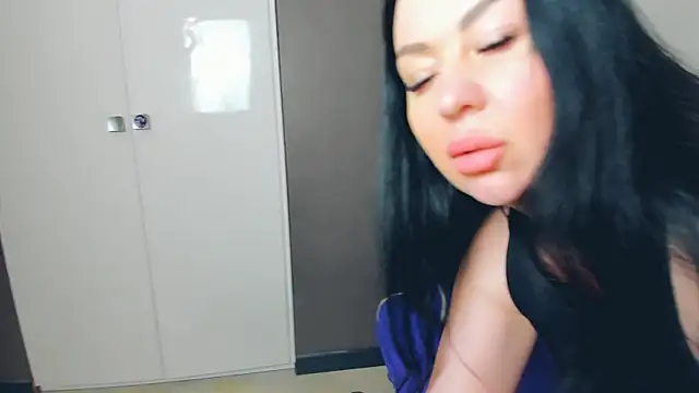 Snapshot of LayaFlow chatting on February 17, 2026, 12:12 pm LayaFlow online show from February 17, 2026, 12:12 pm