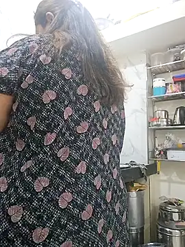 Ravina patil1 online show from February 5, 2025, 4:25 pm