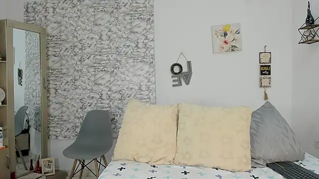 Canhela1 online show from June 12, 2026, 12:09 am