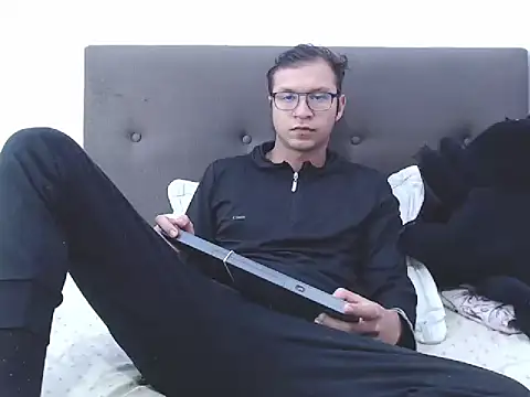 andy loverxx online show from February 7, 2026, 1:42 am