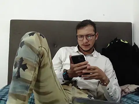 andy loverxx online show from March 10, 2026, 11:54 pm