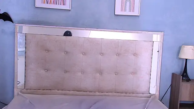 Mels  online show from November 25, 2025, 4:29 pm