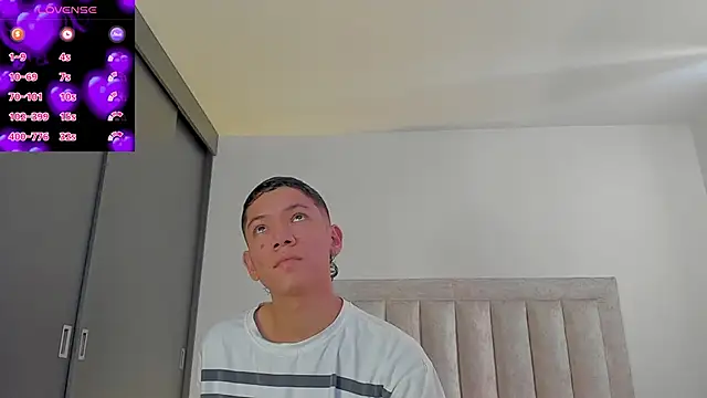 JulianRose 1 online show from October 9, 2025, 1:31 pm