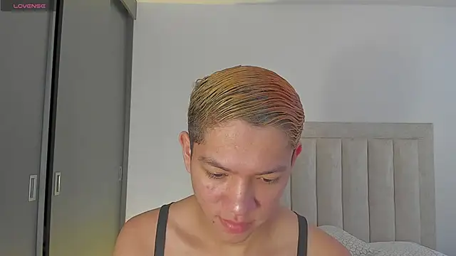 JulianRose 1 online show from November 26, 2025, 12:17 pm