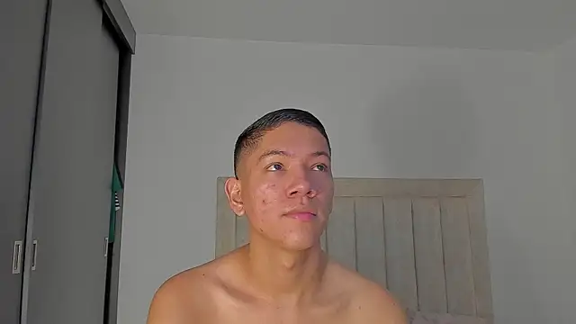 JulianRose 1 online show from February 5, 2026, 11:04 am