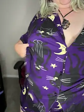 kitten0760 online show from June 14, 2026, 6:10 pm
