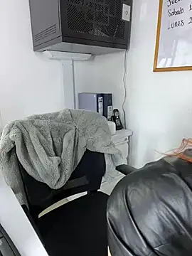 Eyleen 24 online show from February 22, 2025, 7:03 pm