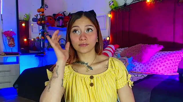 alisson zafiro  online show from January 11, 2026, 3:22 am