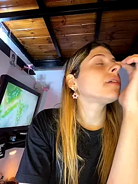 FlorBich online show from October 15, 2025, 1:44 pm