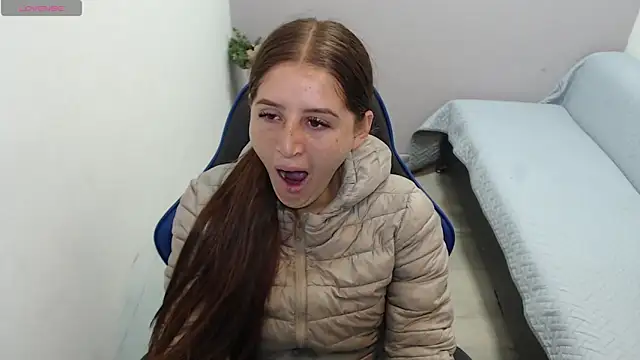 valerie diaz1 online show from November 19, 2025, 1:22 pm