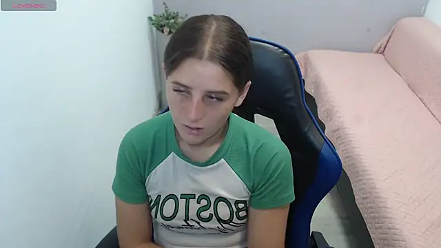 valerie diaz1 online show from February 18, 2026, 1:51 pm