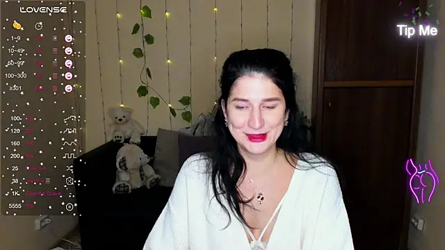 Snapshot of Alianna_Solo_Kisses chatting on January 21, 2025, 6:22 am Alianna Solo Kisses online show from January 21, 2025, 6:22 am