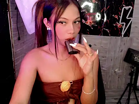 whiteladyboy online show from October 23, 2025, 5:44 pm