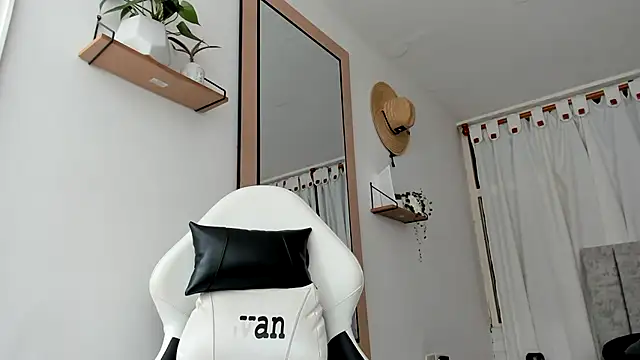 Valerioe online show from September 28, 2025, 2:22 pm