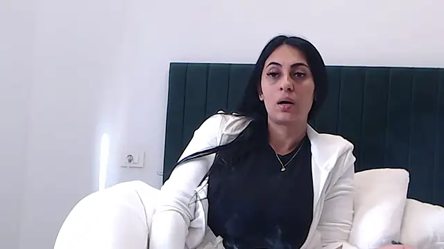 Snapshot of Aimeclark chatting on October 17, 2025, 11:35 am Aimeclark online show from October 17, 2025, 11:35 am