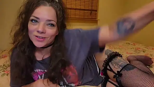 Snapshot of MiaElizabeth chatting on October 22, 2025, 9:09 am MiaElizabeth online show from October 22, 2025, 9:09 am