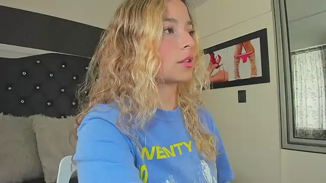 IssadoraJames online show from October 4, 2025, 2:15 pm