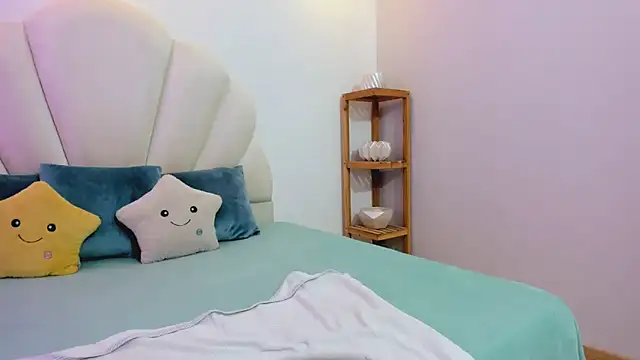 Lizzie Williams  online show from September 21, 2025, 3:08 am