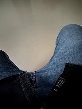 Snapshot of SplitPrestige19 chatting on November 14, 2025, 10:36 am SplitPrestige19 online show from November 14, 2025, 10:36 am