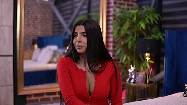 Snapshot of NicoleCellini chatting on November 16, 2025, 6:57 pm NicoleCellini online show from November 16, 2025, 6:57 pm