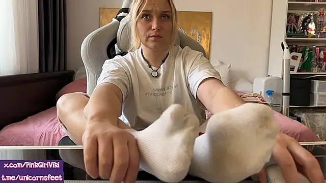 unicornsfeet online show from April 9, 2026, 9:58 am