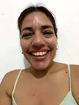 Snapshot of lia_huan chatting on October 17, 2025, 12:08 pm lia huan online show from October 17, 2025, 12:08 pm