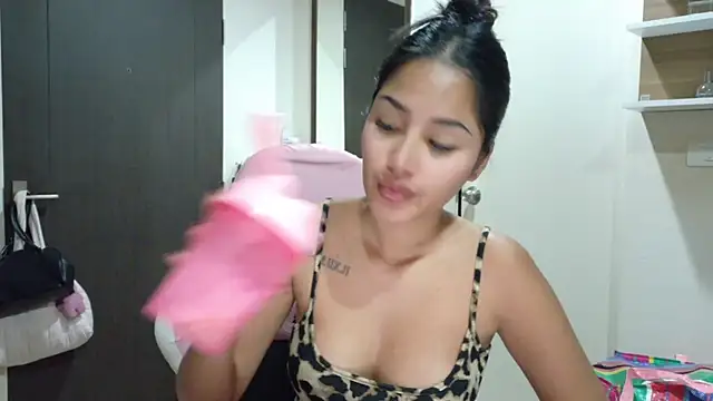 ice ice babyy online show from October 18, 2025, 7:47 pm