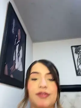 Amelia Honney  online show from November 12, 2025, 9:14 pm