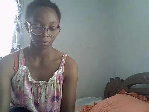ElianeHot online show from April 24, 2026, 8:39 am