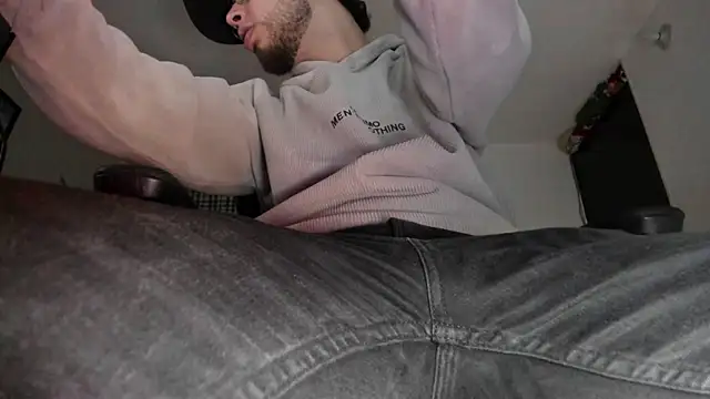 s sven03 online show from October 3, 2025, 2:41 am