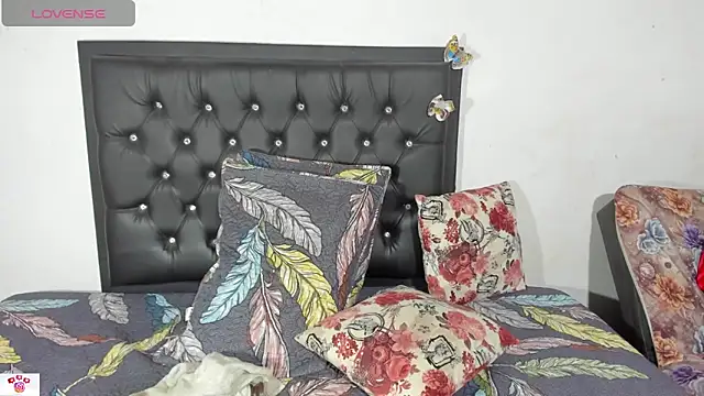 Darlyquenn11 online show from December 21, 2024, 3:25 am