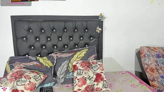 Darlyquenn11 online show from December 28, 2024, 3:15 am