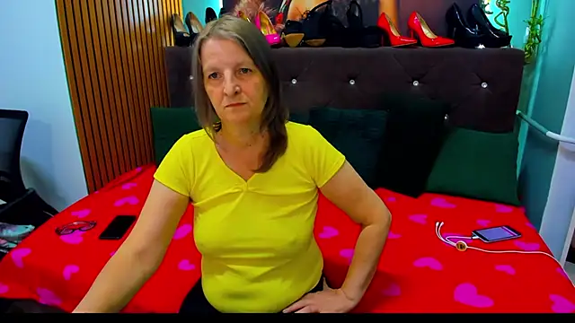 Lilly hott online show from October 5, 2025, 6:50 pm