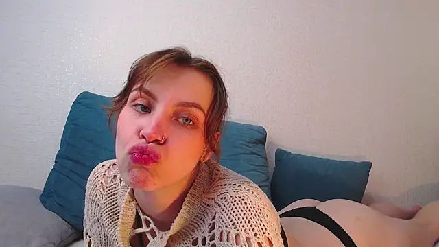 Snapshot of milly_ross chatting on October 18, 2025, 10:49 am milly ross online show from October 18, 2025, 10:49 am