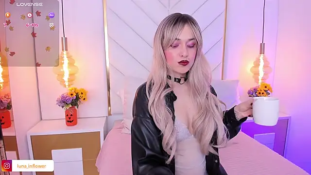 Snapshot of Flor_delunaa chatting on October 27, 2025, 12:42 pm Flor delunaa online show from October 27, 2025, 12:42 pm