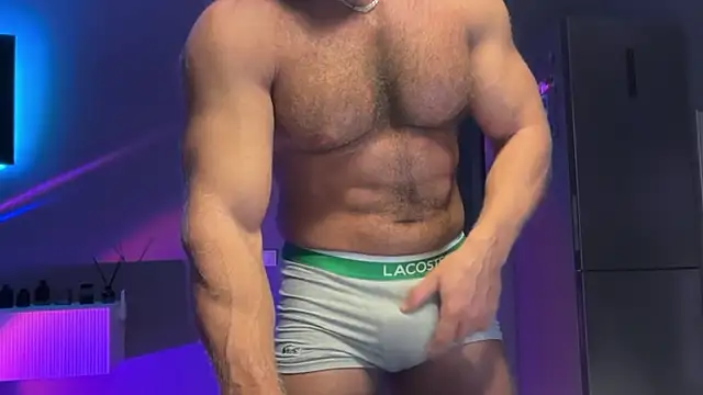 KarlosRichi online show from December 18, 2025, 3:29 pm