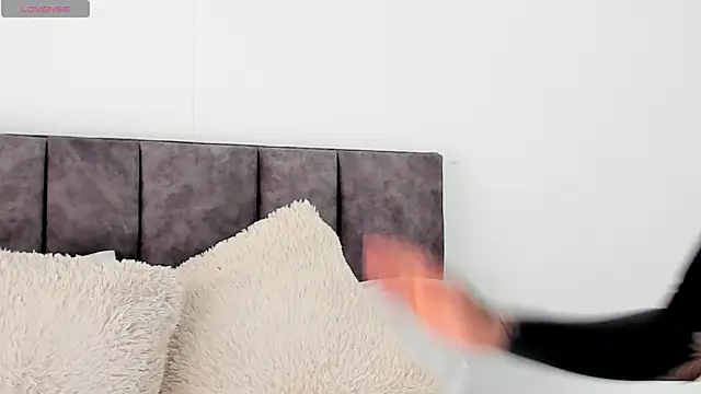 VeronicaTonu online show from February 5, 2025, 2:26 pm