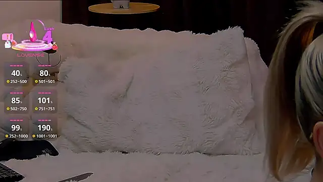 TinaHarley online show from November 26, 2025, 3:46 pm