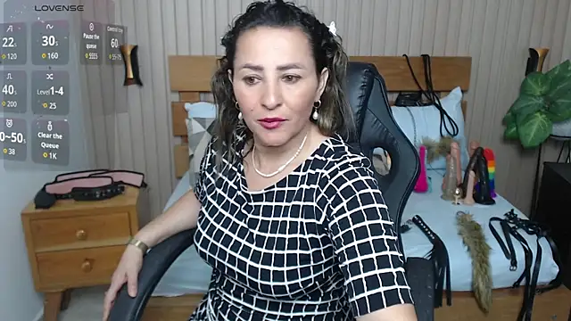 luciana ballesteros  online show from November 24, 2025, 1:22 pm