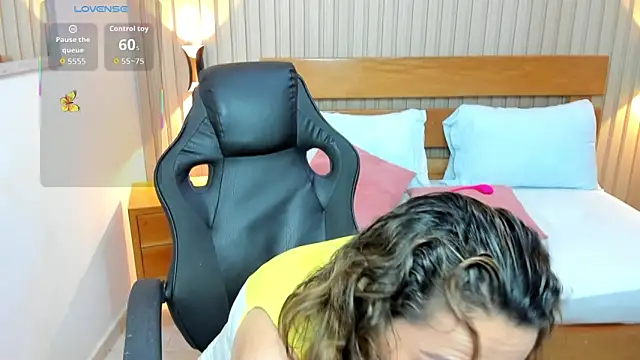 luciana ballesteros  online show from February 7, 2026, 12:09 pm