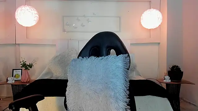 RamonaSimons online show from February 25, 2026, 8:29 pm