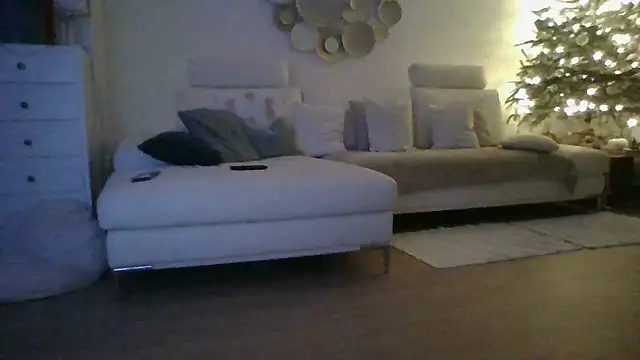 lyajoliee online show from December 11, 2024, 8:07 pm