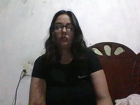 Snapshot of Samanthat33 chatting on March 9, 2025, 4:11 pm Samanthat33 online show from March 9, 2025, 4:11 pm