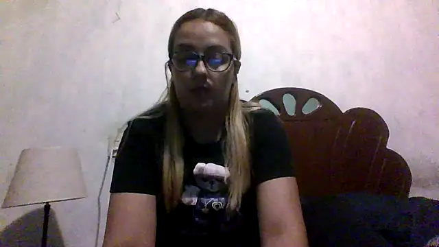 Snapshot of Samanthat33 chatting on October 31, 2025, 11:28 pm Samanthat33 online show from October 31, 2025, 11:28 pm