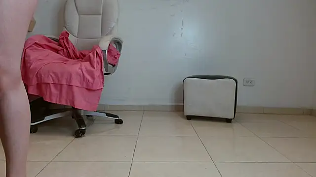 ghostwoman online show from November 12, 2025, 1:33 pm