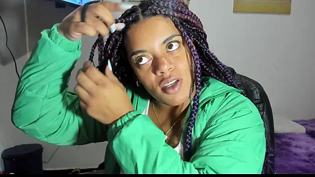 ladyrd1 online show from October 1, 2025, 5:35 am